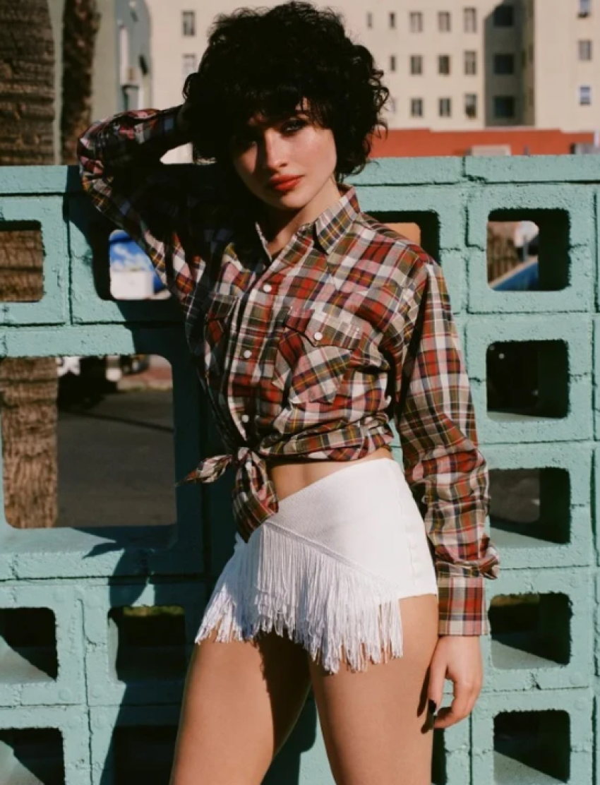 sabrina carpenter ndryshon pamjen per setin fotografik te revistes perfect 69da4f8233bfb