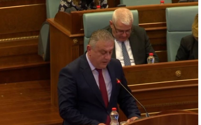 seanca e presidentit deputeti raduloviq ka nje thirrje kthehuni ne salle 69f0b752c25f5