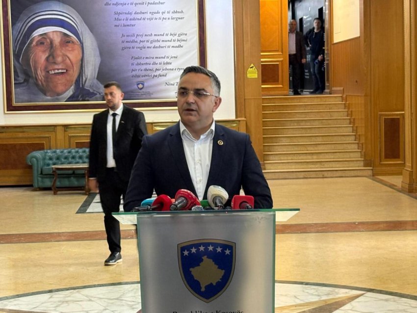 tahiri i aak se nuk marrim pjese ne seancen per president ku propozohen dy kandidate prej nje partie 69e9e6c03f626