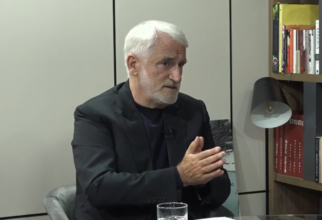 Thaçi: PDSH nuk do ti mbështesë protestat studentore, përmend Shqipërinë, BDI-në dhe Ambasadorin e Shqipërisë (VIDEO) 3 thaci pdsh nuk do ti mbeshtese protestat studentore permend shqiperine bdi ne dhe ambasadorin e shqiperise video 69d2de6c7ed03