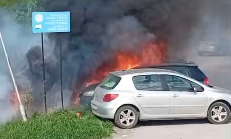 zjarri te poligoni afer kalase se shkupit ka perfshire disa vetura 69e23ea16ff73