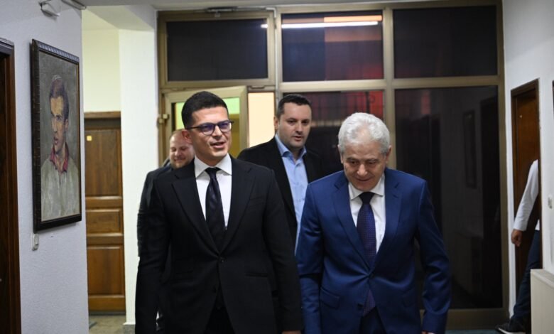 Ahmeti pret ne seli Pirro Vengun, një ish ministër 3 ahmeti pret ne seli pirro vengun nje ish minister 6a033426127ff