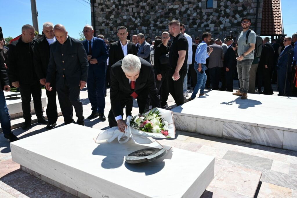 ali ahmeti ne glloxhan ne pervjetorin e renies se luan haradinajt foto 69fb305099441