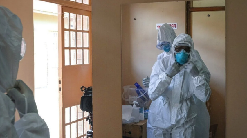 Autoritetet shëndetësore izolojnë një rast të dyshuar me Ebola, i infektuari kishte vizituar së fundmi Kongon ku dyshohet se… 3 autoritetet shendetesore izolojne nje rast te dyshuar me ebola i infektuari kishte vizituar se fundmi kongon ku dyshohet se 6a1b4015bc235