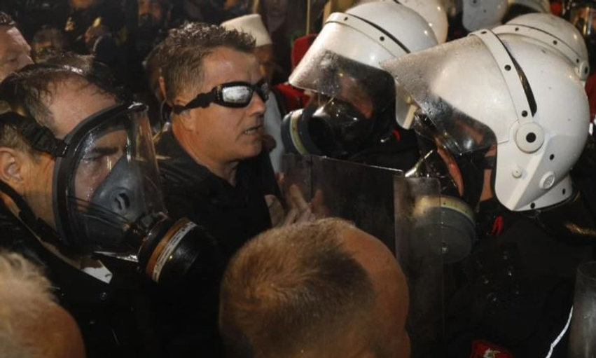 deputetet e pd me maska dhe perballje frontale cfare nuk u pa ne protesten e tete te opozites 69fe73301bb27