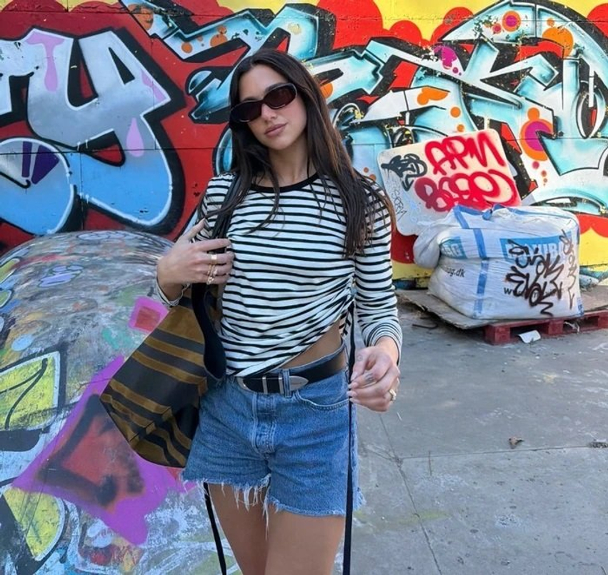 dua lipa shfaqet e thjeshte dhe me stil ne kopenhagen ndan momente prane callum turner 69f8a2725adc4