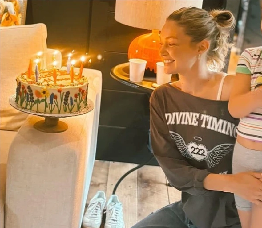 gigi hadid feston ditelindjen e 31 te me vajzen khai 69f6e0448ab57
