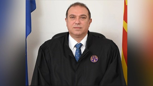 Gjykatësit që iu kapën mijëra euro në murin e shtëpisë mohon akuzat: Nuk ndjehem fajtor 3 gjykatesit qe iu kapen mijera euro ne murin e shtepise mohon akuzat nuk ndjehem fajtor 6a1813f74e3b3