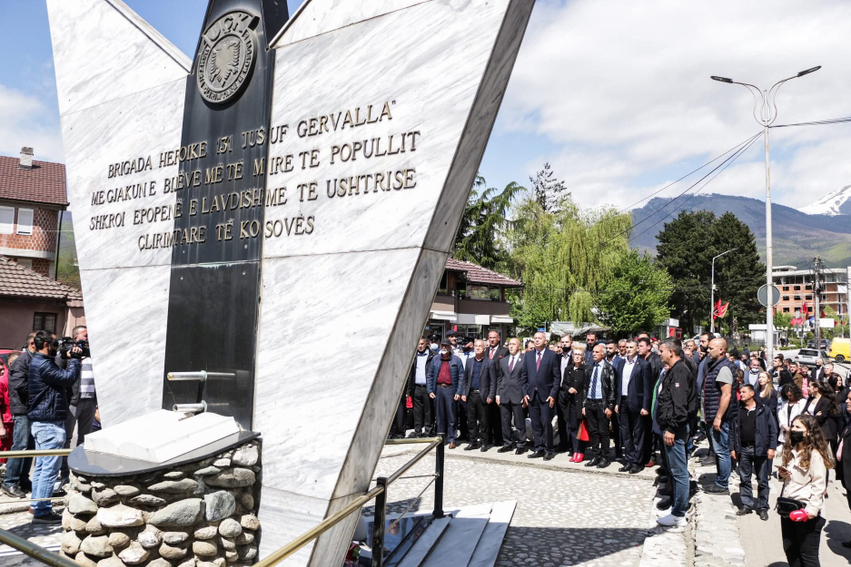 haradinaj nderon te renet e decanit burim i patrioteve nder breza dhe i sakrifices per liri 6a1a9675d5be7