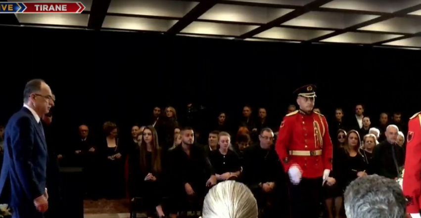 homazhe per servet pellumbi kreu i shtetit bajram begaj ne ceremonine e ish kryetarit te kuvendit 69fb2770c8303