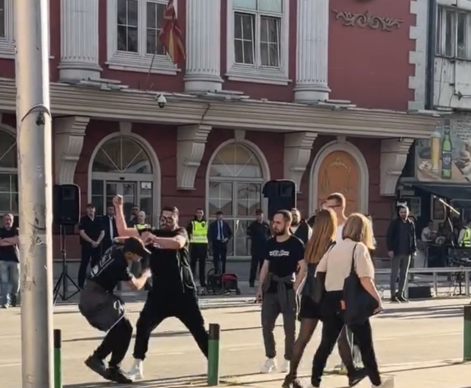 Incidenti në protestën studentore/ Të rinjë lihen të lirë, rasti mbyllet si “rrahje” 1 incidenti ne protesten studentore te rinje lihen te lire rasti mbyllet si rrahje 6a0bab0e09843