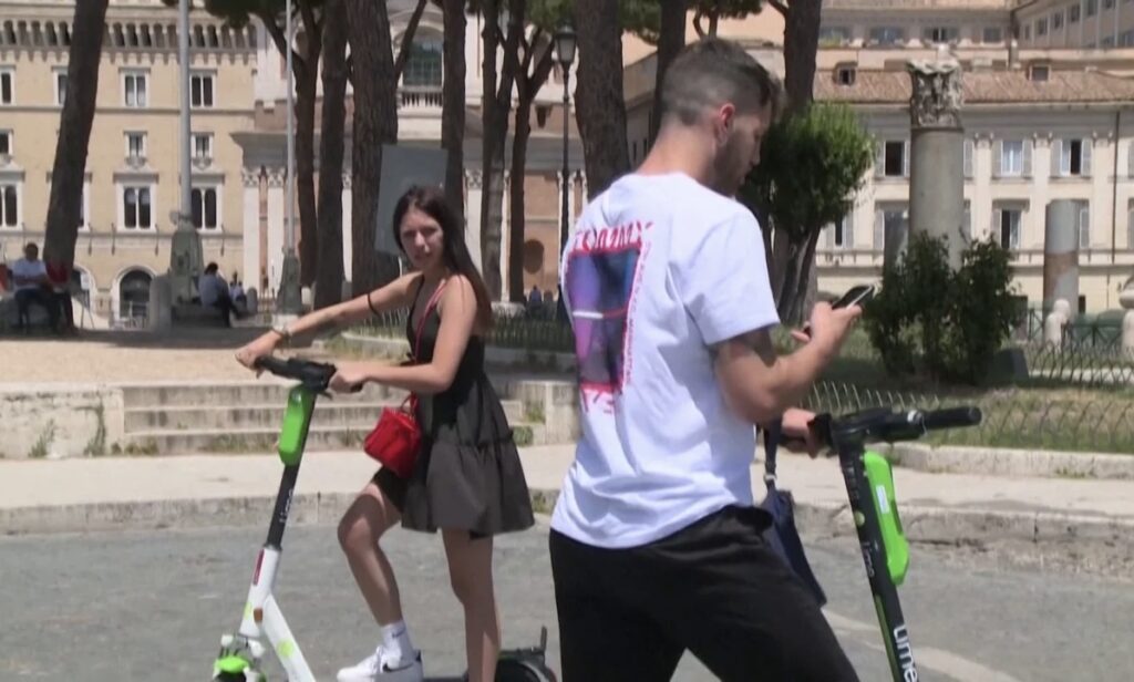itali skuteret elektrike me targe kush nuk e vendos gjobe 400 euro 6a07742b2ee8b