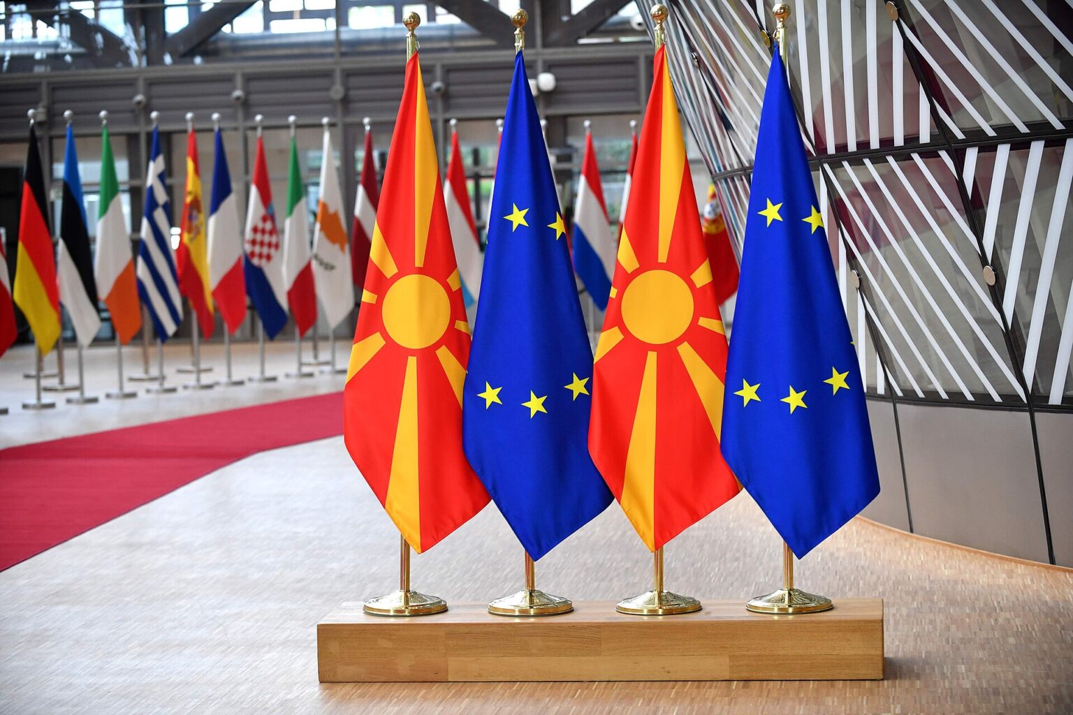komisioni evropian miratoi kestin e ri prej 657 milione eurosh per maqedonine 6a0ebe8d196a0