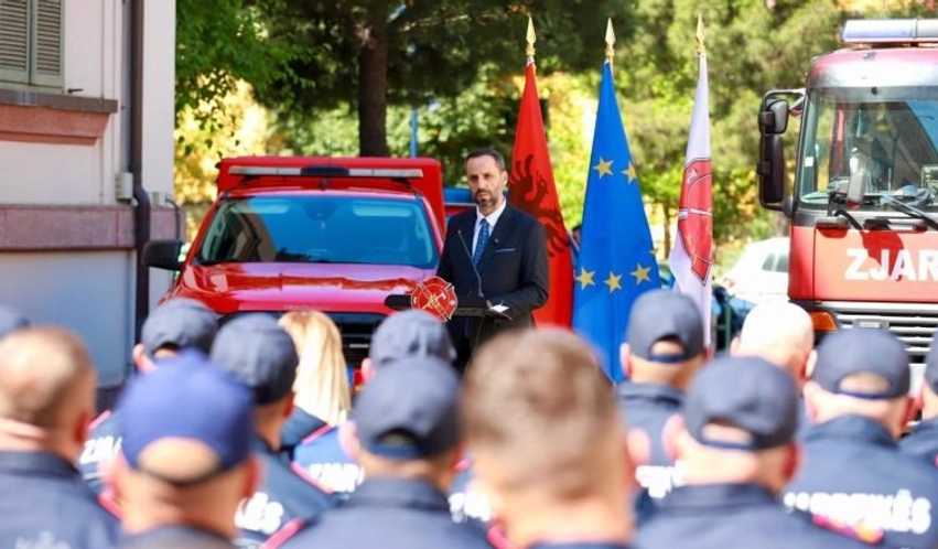 lamallari paralajmeron zero tolerance ndaj zjarrvenesve denimet deri ne 30 vite burg 6a1999d18ebd5