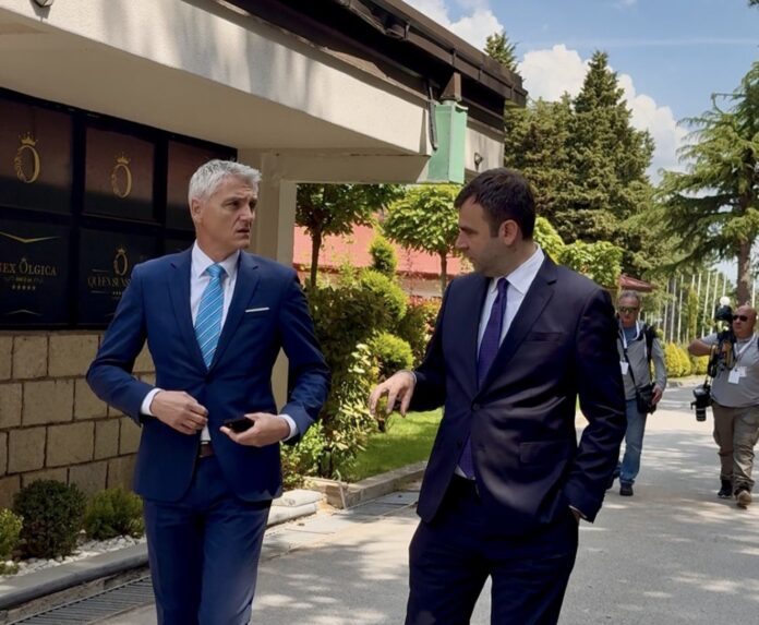 latifi nga mepso dhe kolak nga koncar inspektojne nenstacionin 400 kv ne oher pjese e projektit per lidhjen me shqiperine 6a17f90e15b6e