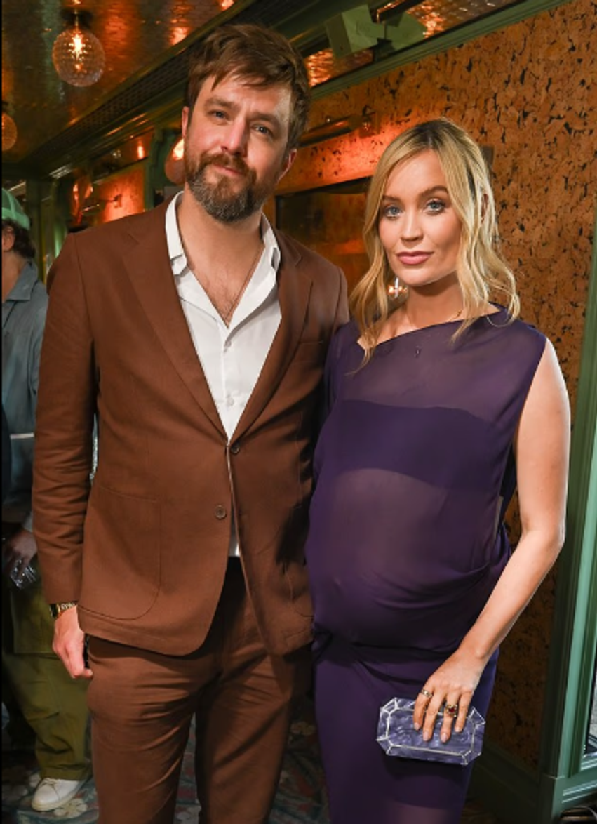 laura whitmore shfaq barkun e rrumbullakosur me fustan transparent ne prag te lindjes 6a001ac7c3c79