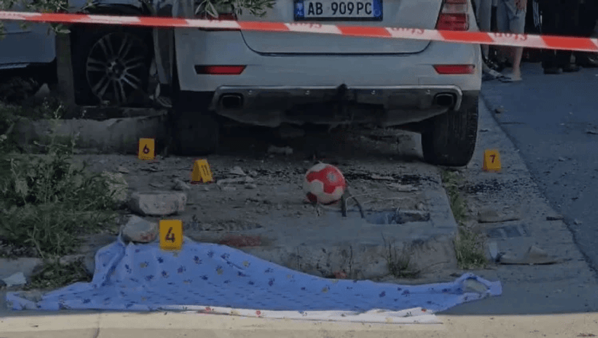 ma vrane djalin prinderit e njerit prej femijeve e pane tragjedine e durresit nga kamerat e sigurise 69f8d8d0e1730