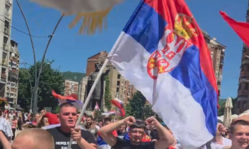Maturantët serbë në Mitrovicë dëgjohen duke thirrur “Kosova është zemër e Serbisë” 1 maturantet serbe ne mitrovice degjohen duke thirrur kosova eshte zemer e serbise 6a1aceb45e147