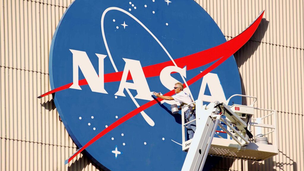 nasa planifikon te ngreje baze te perhershme ne hene 6a0f7946efb14
