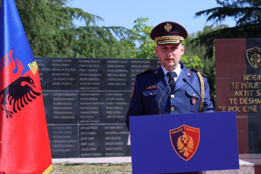 nderohen policet e rene ne krye te detyres mesazhi i drejtorit skender hita uniforma vije e padukshme mes jetes dhe sakrifices 69f9d5f0eb953