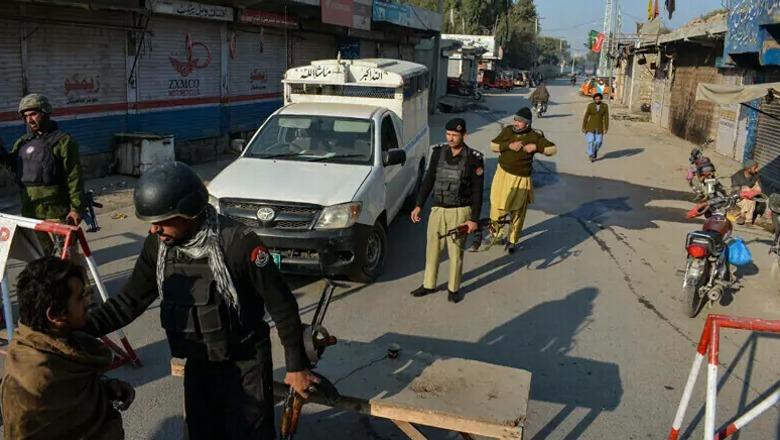 pakistan vriten 12 oficere policie autoret i vendosen eksploziv komisariatit 6a005009a9638