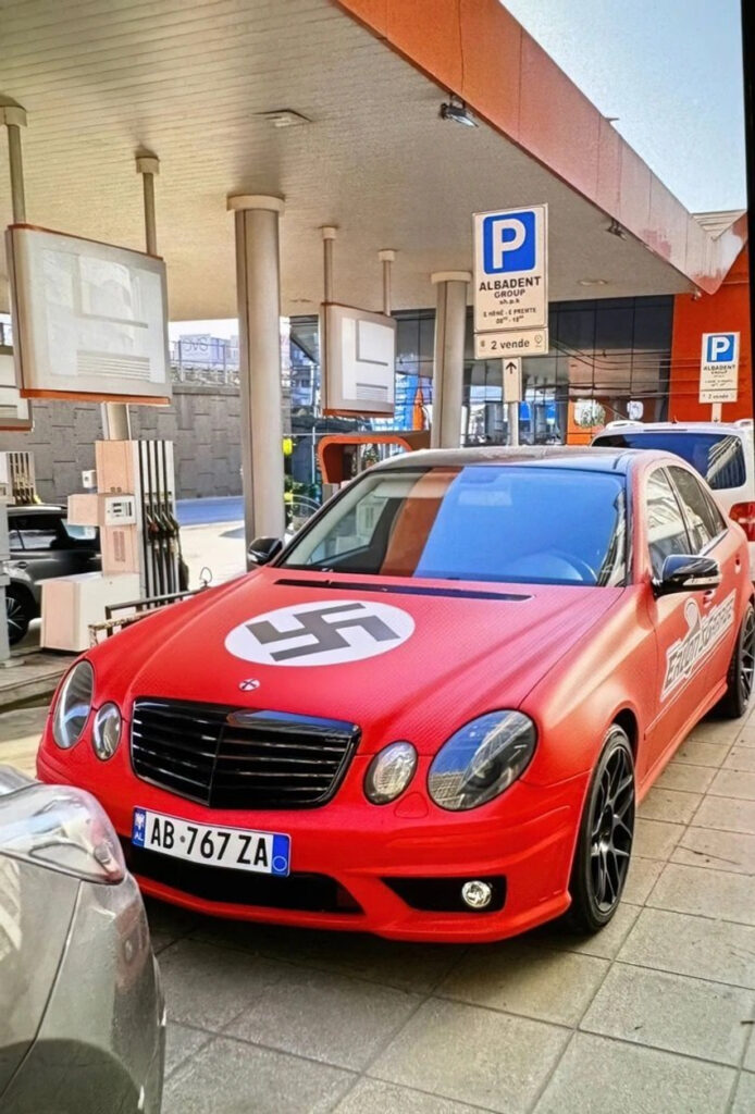 policia ne kerkim te mjetit me simbole naziste ne tirane si u zbulua nga autoritetet e huaja 69ffa892032b5