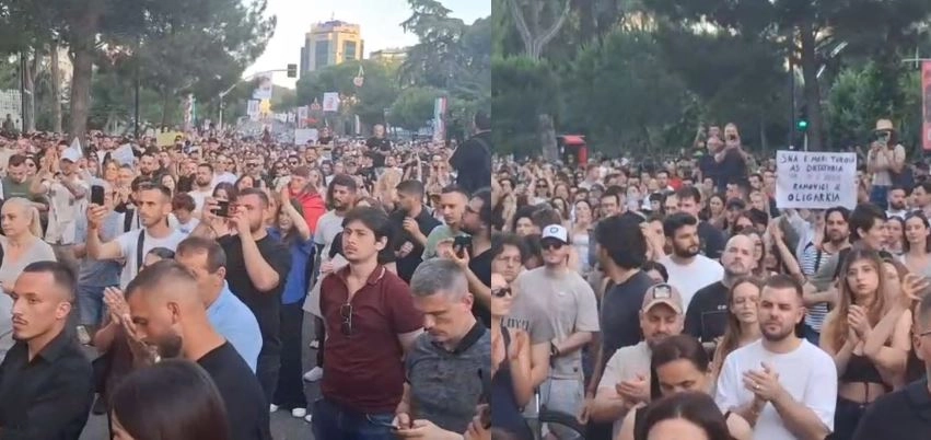 protestuesit mblidhen para ministrise se brendshme pas dhunimit te aktivisteve ne zvernec 6a1c91334016d