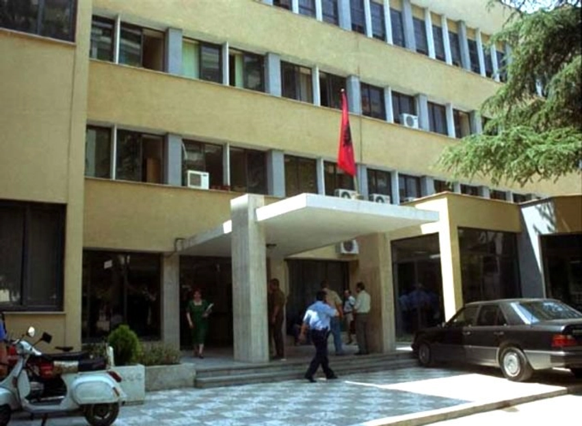 Shembja e pallatit në Kombinat pas tërmetit/ Gjykata e Tiranës shpall të pafajshëm Aurel Boriçin dhe dy ish-zyrtarë të IMT 1 shembja e pallatit ne kombinat pas termetit gjykata e tiranes shpall te pafajshem aurel boricin dhe dy ish zyrtare te imt 6a1961918edc2