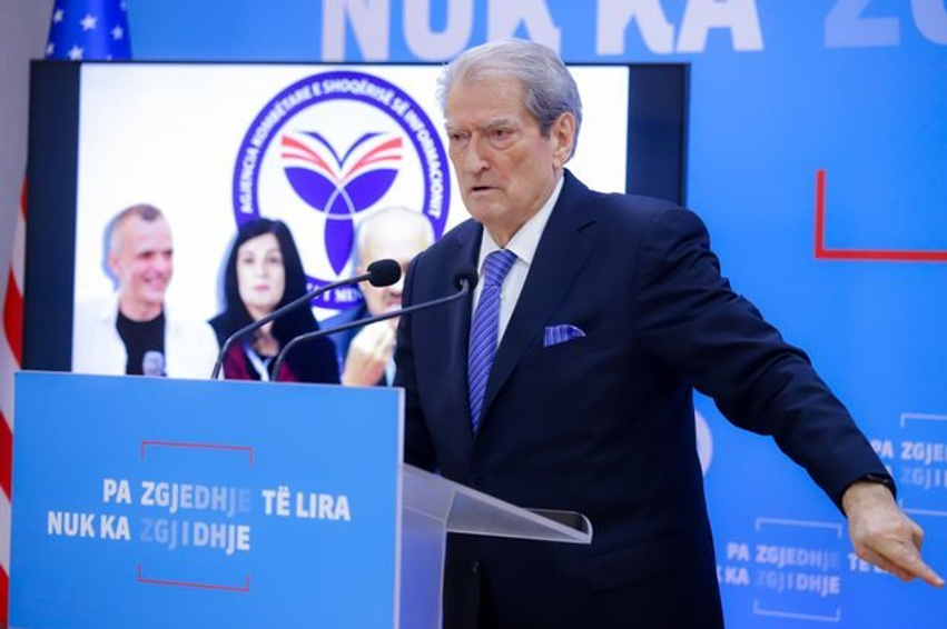 u arrestua per grup kriminal dhe grabitje personi e me vila apartamente makina luksoze dhe berisha mirlinda karcanaj u lirua nga ish ministri i ps se 69fdca7055657