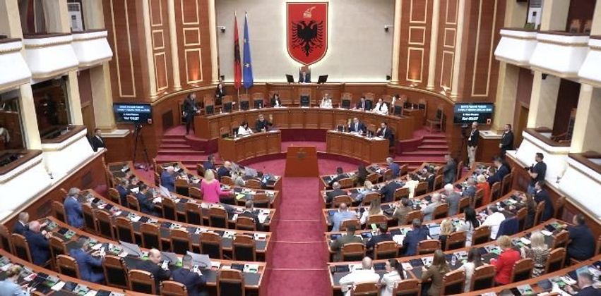 18 ditë protestë kundër Ramës/ Mbahet sot seanca plenare! Zbardhet rendi i ditës, çfarë pritet të diskutohet në Kuvend 2 18 dite proteste kunder rames mbahet sot seanca plenare zbardhet rendi i dites cfare pritet te diskutohet ne kuvend 6a338757bfda0