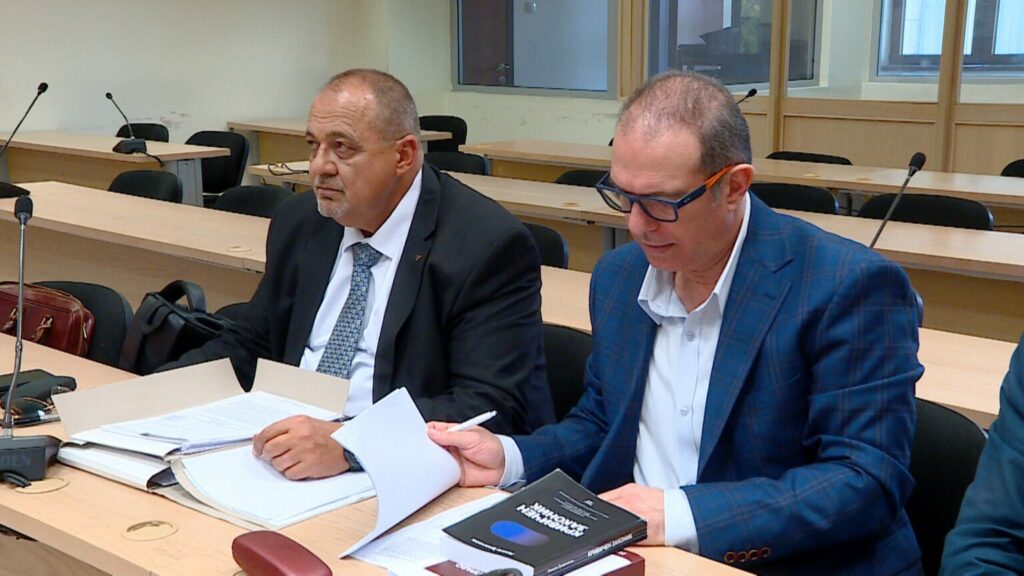 350 mijë eurot në mur, Prokuroria me foto dhe video: Babai na tha se paratë ndoshta janë të djalit Gjoko Ristov 3 350 mije eurot ne mur prokuroria me foto dhe video babai na tha se parate ndoshta jane te djalit gjoko ristov 6a281f6e322f6