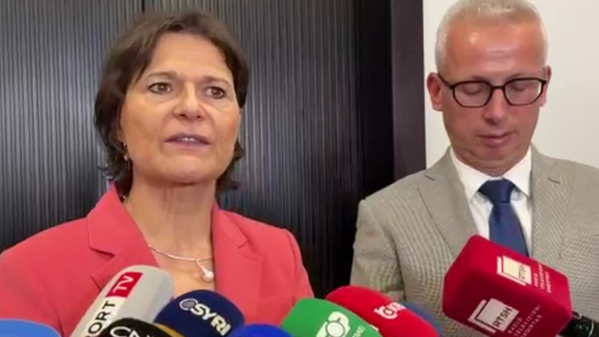 ambasadorja zvicerane ne shqiperi flet per protestat mbeshtesim parlamentin dhe demokracine pjesemarrja e njerezve nje element i rendesishem 6a39761479e18