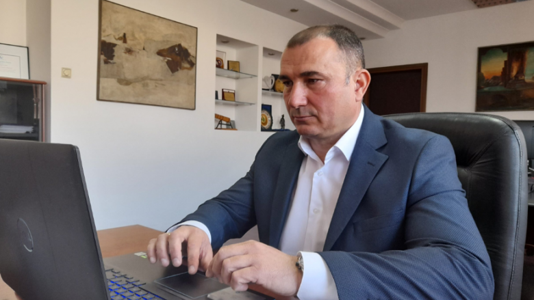 Angellov: Do të kërkoj që policët dhe ushtarët e pensionuar të ndihmojnë në shuarjen e zjarreve 1 angellov do te kerkoj qe policet dhe ushtaret e pensionuar te ndihmojne ne shuarjen e zjarreve 6a28034cc4571