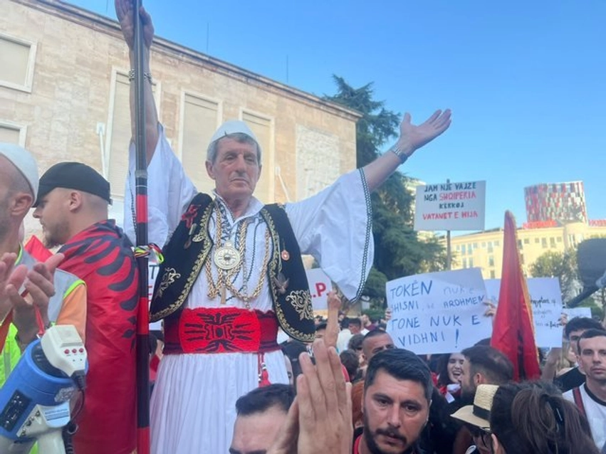 anulo projektet protesta perpara kryeministrise per zvernecin qytetaret cajne kordonin e policise 4 kerkesat per qeverine 6a1f18105dd02