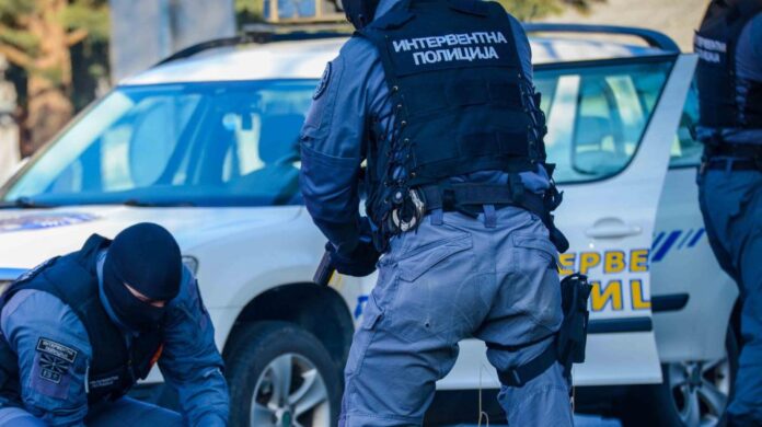 arrestohen dy persona ne shkup policia gjen rreth 90 dergesa mallrash pa dokumentacion 6a3a5c30618e7