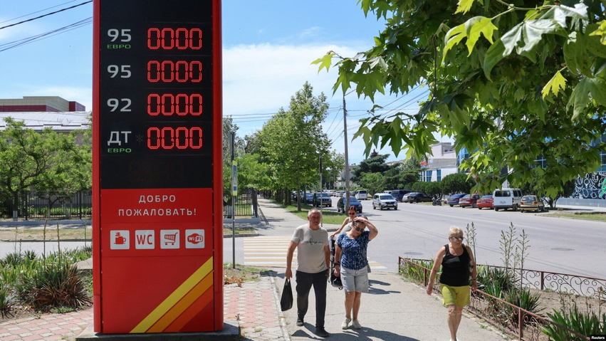 Autoritetet ruse ndalojnë shitjen e karburanteve në Krimenë e pushtuar 1 autoritetet ruse ndalojne shitjen e karburanteve ne krimene e pushtuar 6a38e9d194700