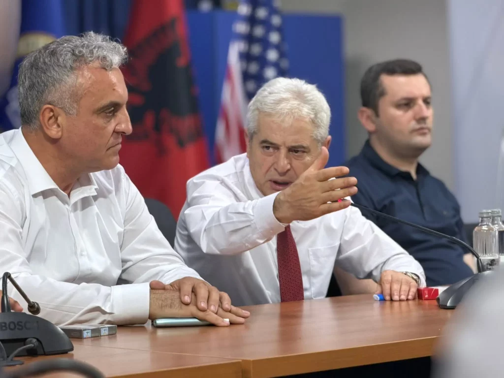 bdi neser ne proteste per shfuqizimin e emrave te rrugeve ne tetove vendimin e solli vete ne 2007 ndersa vlen nuk e parandaloi gjykaten 6a3cff5f665c4