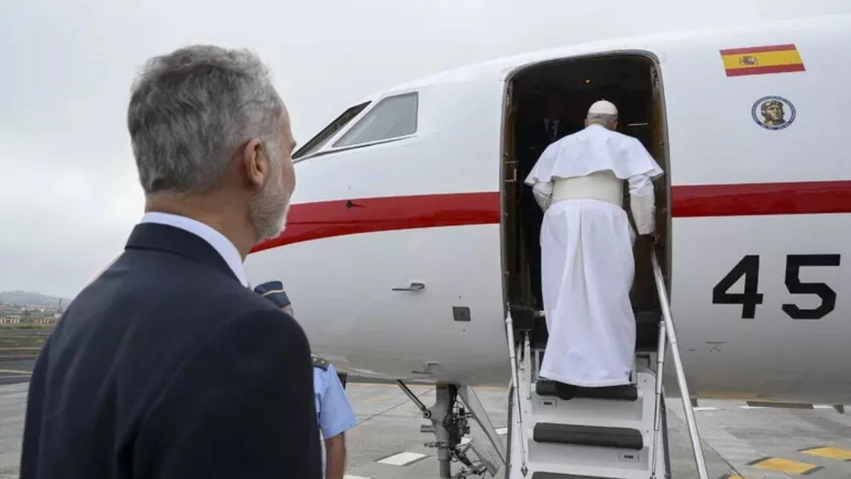 Defekt teknik në avionin e Papës, Leoni XIV detyrohet të ndryshojë mjetin e udhëtimit në minutën e fundit 1 defekt teknik ne avionin e papes leoni xiv detyrohet te ndryshoje mjetin e udhetimit ne minuten e fundit 6a2d0c5012dd1