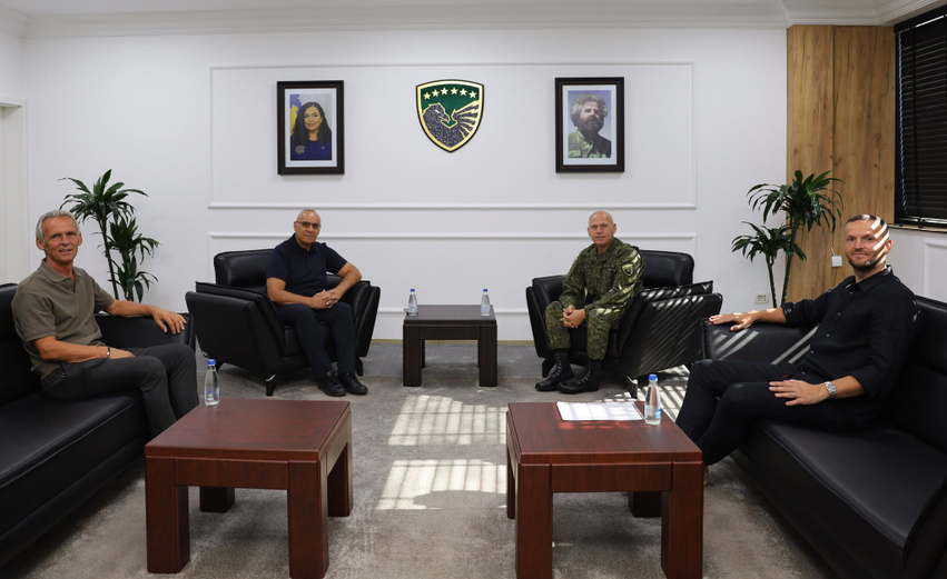 FSK dhuron donacion prej 50 kontejnerësh për Federatën e Futbollit të Kosovës 3 fsk dhuron donacion prej 50 kontejneresh per federaten e futbollit te kosoves 6a32a5d377803