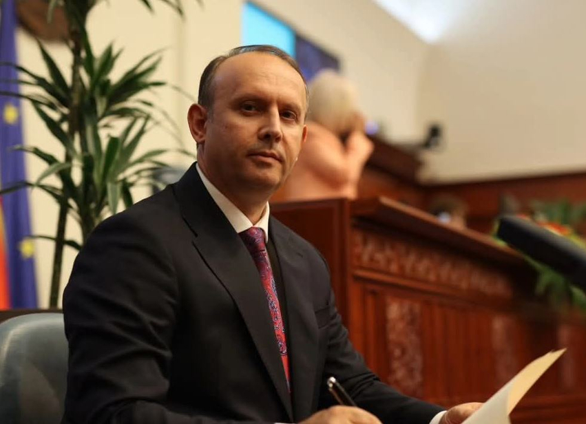 Gashi: VLEN nuk e ka ka problem edhe të dalë nga qeveria, por a ka garanci se do ndodhin ndryshimet kushtetuese?! 4 gashi vlen nuk e ka ka problem edhe te dale nga qeveria por a ka garanci se do ndodhin ndryshimet kushtetuese 6a2073baeba4c