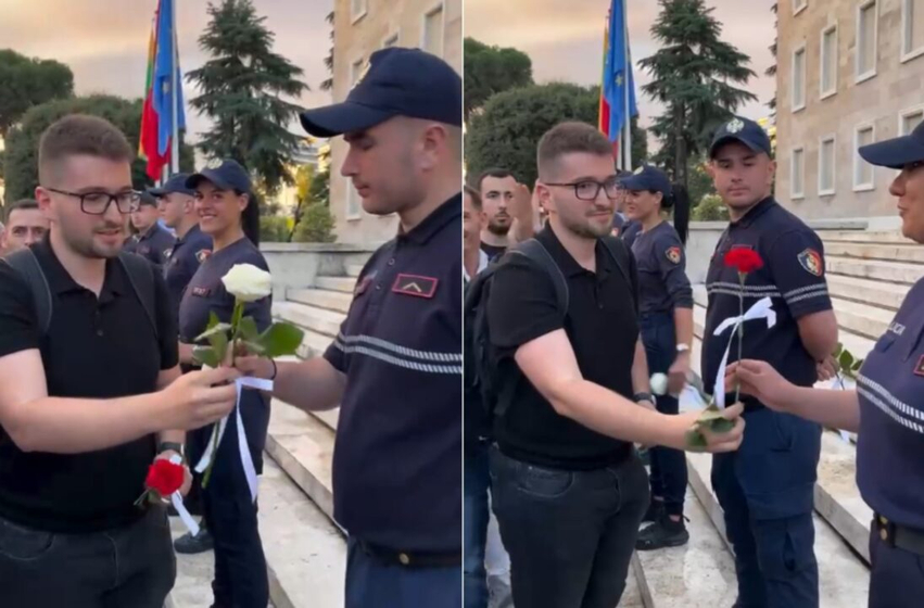 gjesti i vecante i protestuesit u dhuron lule efektiveve ne shenje solidariteti per policin e vrare 6a21d72f7f81c