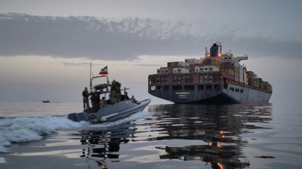Irani mbyll Ngushticën e Hormuzit dhe kërcënon anijet: Çdo kalim do të goditet 2 irani mbyll ngushticen e hormuzit dhe kercenon anijet cdo kalim do te goditet 6a2a8006bf361
