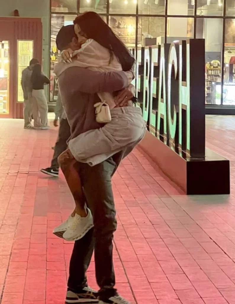 katie price ribashkohet me partnerin pas lirimit nga burgu ne dubai 6a32dfbd541fb
