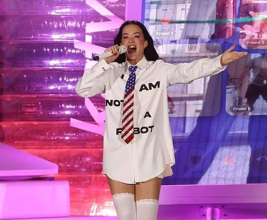 katy perry ironizon ish partneret gjate koncertit 6a37b53f78155