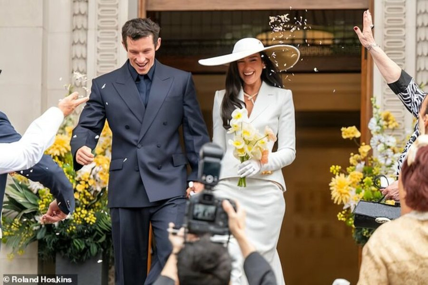 ky eshte artisti tjeter shqiptar qe pritet te performoje ne dasmen e dua lipes 6a2167dd90181