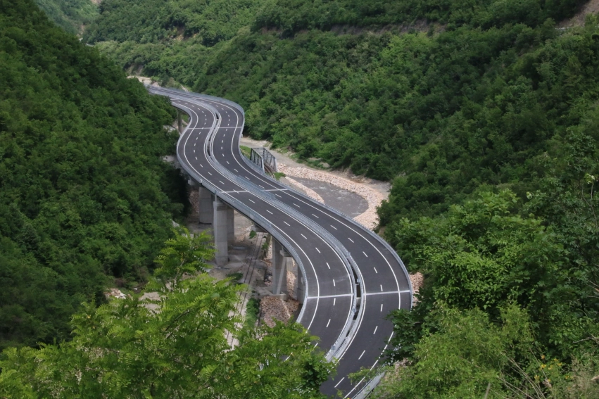 largohet uji i grumbulluar ne autostraden arben xhaferi qarkullimi rikthehet normalisht 6a441db3b6306