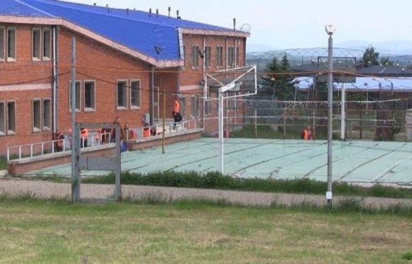 Marihuanë e futur në burg gjatë vizitës, arrestohet vizitori në Dubravë 2 marihuane e futur ne burg gjate vizites arrestohet vizitori ne dubrave 6a34f47335d38