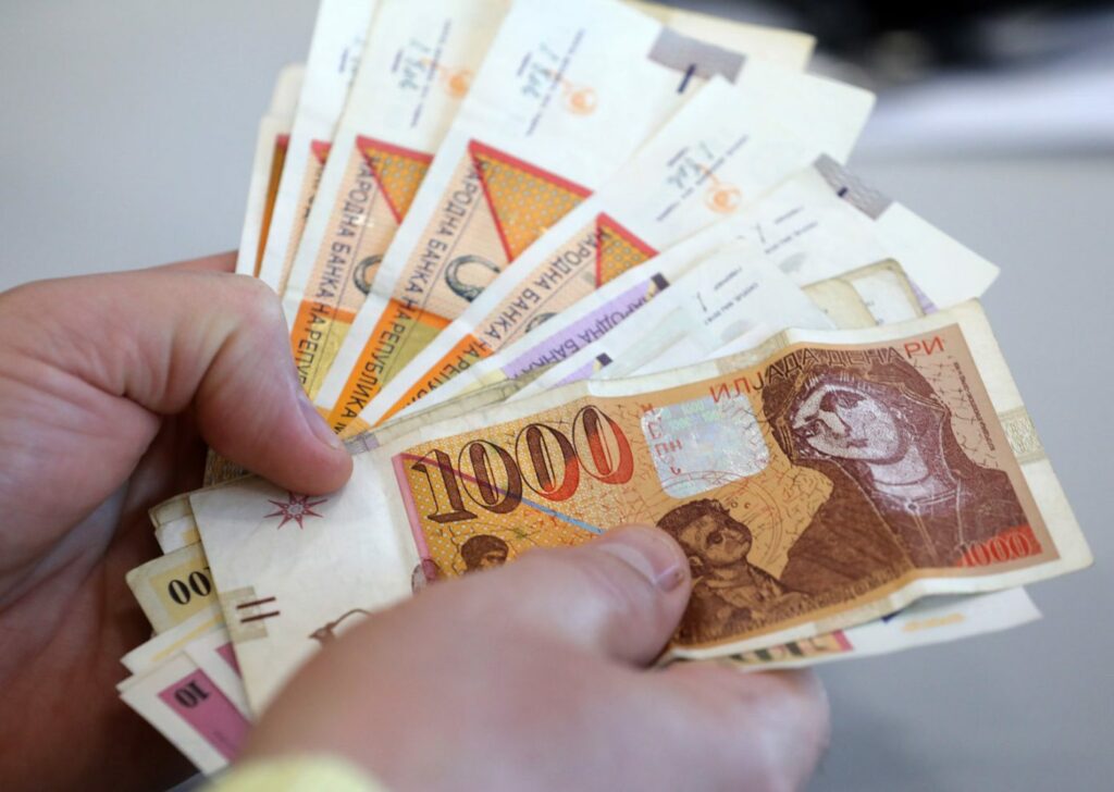 Mbi 230 persona kanë marrë edhe ndihmë sociale edhe pension, dëmi në buxhet 236 mijë euro 3 mbi 230 persona kane marre edhe ndihme sociale edhe pension demi ne buxhet 236 mije euro 6a2ade8d7d6bf