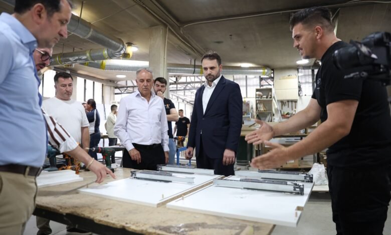 ministri durmishi viziton bizneset ne struge dhe prezanton mundesite per mbeshtetje financiare te investimeve 6a33fba40e543