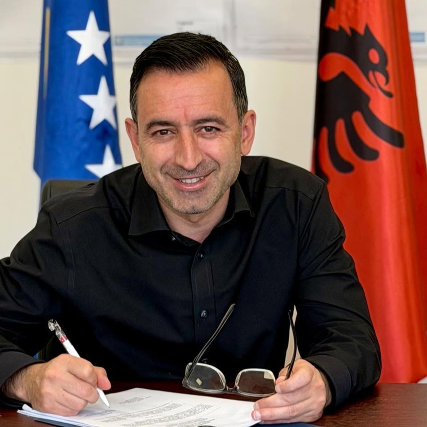 “Nuk do të shkruash më statusa, por letra në burg” – Basha i përgjigjet Ramës 3 nuk do te shkruash me statusa por letra ne burg basha i pergjigjet rames 6a308f7331692